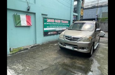 Selling Brightsilver Toyota Avanza 2007 in Makati