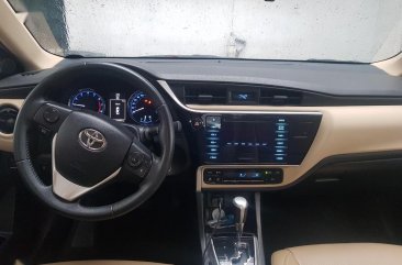 Selling Brightsilver Toyota Corolla Altis 2017 in Pasig