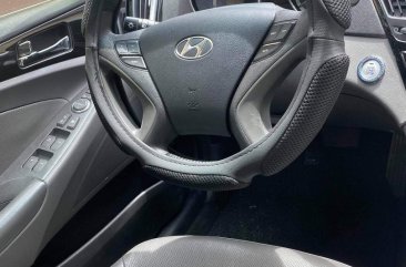 Brightsilver Hyundai Sonata 2012 for sale in Quezon