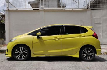 Selling Yellow Honda Jazz 2018 in Quezon