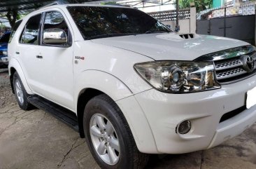 Selling White Toyota Fortuner 2009 in Manila