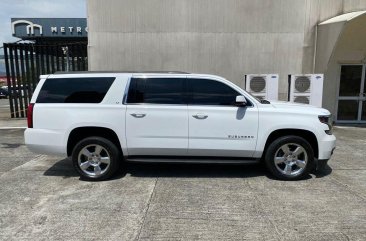 White Chevrolet Suburban 2019 for sale in Automatic