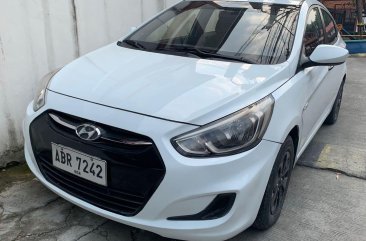 Selling White Hyundai Accent 2015 in Las Piñas