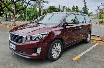 Red Kia Carnival 2017 for sale in Automatic