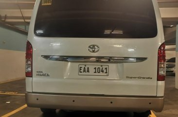 Pearl White Toyota Hiace Super Grandia 2016 for sale in Pateros