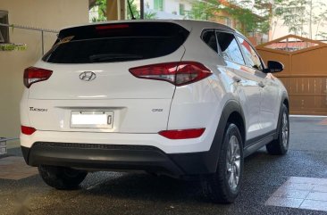 Selling Pearl White Hyundai Tucson 2016 in Silang