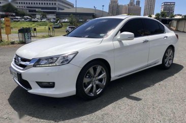 Selling Pearl White Honda Accord 2015 in Pasig