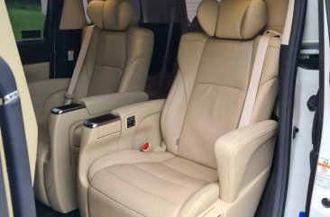 Pearl White Toyota Alphard 2020 for sale in Automatic