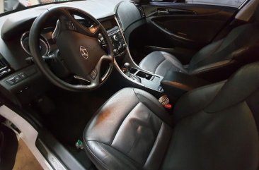 Pearl White Hyundai Sonata 2012 for sale in Makati