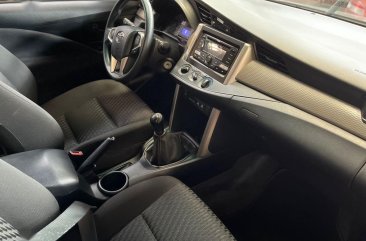 Selling Black Toyota Innova 2019 in Quezon