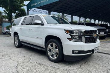 White Chevrolet Suburban 2019 for sale in Automatic