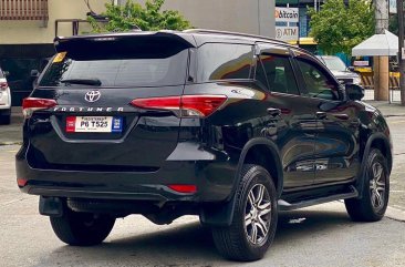 Selling Black Toyota Fortuner 2020 in Makati