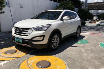 Sell  White 2013 Hyundai Santa Fe in Quezon City
