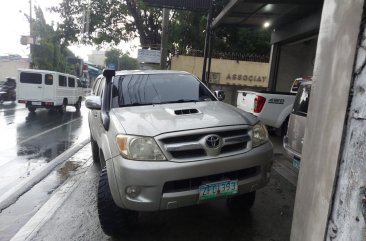 Silver Toyota Hilux 2006 for sale in Automatic