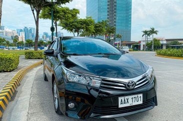 Selling Black Toyota Corolla Altis 2014 in Pasig