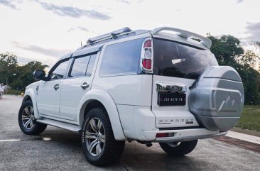 Selling White Ford Everest 2015 in Santa Rosa