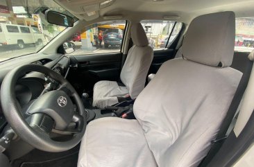 Selling White Toyota Hilux 2019 in Makati