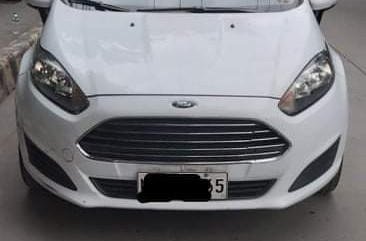 White Ford Fiesta 2015 for sale in Manual