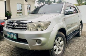 Selling Pearl White Toyota Fortuner 2011 in Taal