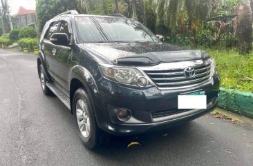 Selling Black Toyota Fortuner 2012 in Makati