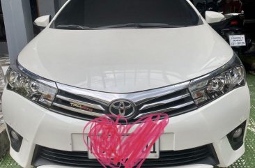 Pearl White Toyota Corolla Altis 2016 for sale in Quezon