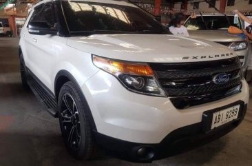 White Ford Explorer 2015 for sale in Quezon