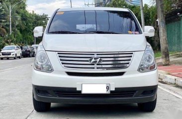 Sell White 2015 Hyundai Starex in Makati