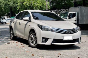 Pearl White Toyota Corolla altis 2015 for sale in Automatic