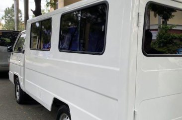 Selling White Mitsubishi L300 2015 in Pateros