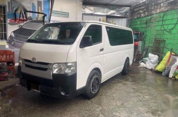 Sell White 2015 Toyota Hiace in Valenzuela