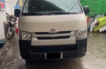 Sell White 2015 Toyota Hiace in Valenzuela