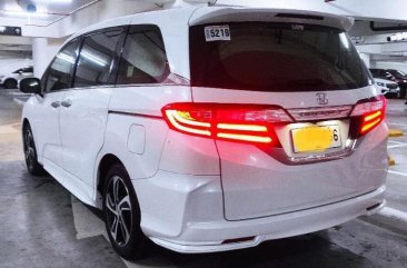 Selling White Honda Odyssey 2015 in Makati