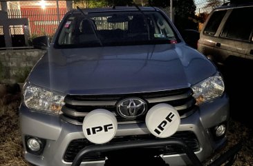 Selling Grey Toyota Hilux 2016 in Las Piñas
