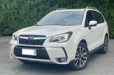 Selling White Subaru Forester 2017 in Makati