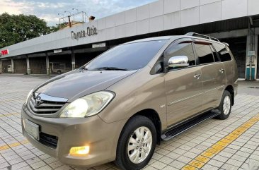 Selling Grey Toyota Innova 2010 in Manila