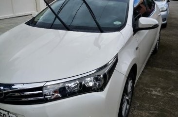 Pearl White Toyota Corolla altis 2014 for sale in Quezon City