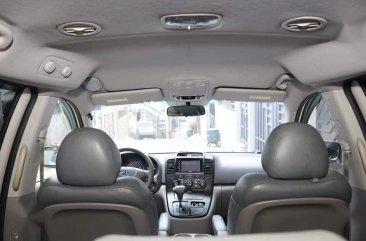 Pearl White Kia Carnival 2014 for sale in Automatic