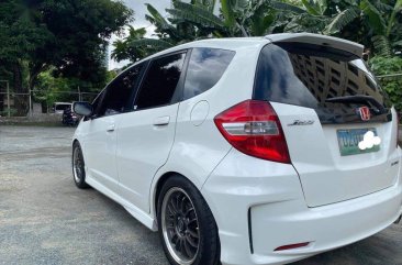 Selling Pearl White Honda Jazz 2013 in Quezon City