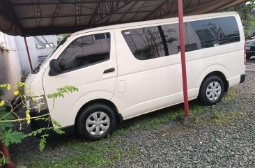 Selling White Toyota Hiace 2018 in Manila