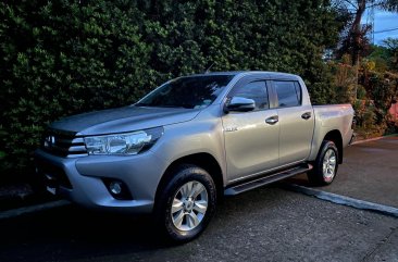 Selling Silver Toyota Hilux 2017 in Pateros