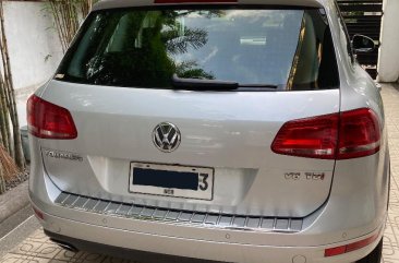 Selling Pearl White Volkswagen Touareg 2014 in Pasig