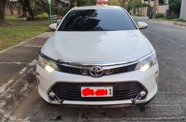 Selling White Toyota Camry 2017 in Manila