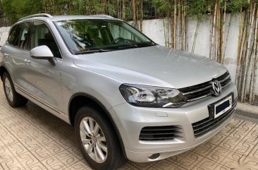 Selling Pearl White Volkswagen Touareg 2014 in Pasig