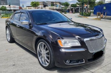 Selling Black Chrysler 300C 2012 in Pasig