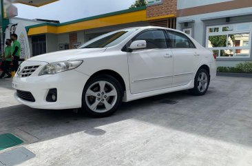 Pearl White Toyota Corolla altis 2011 for sale in Automatic