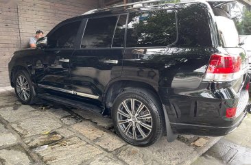 Selling Black Toyota Land Cruiser 2017 in Quezon City