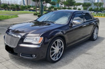 Selling Black Chrysler 300C 2012 in Pasig