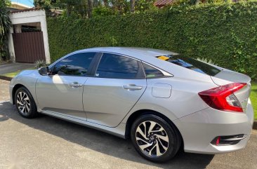 Selling Silver Honda Civic 2018 