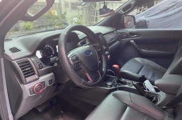 Selling Black Ford Everest 2019 in Pasig