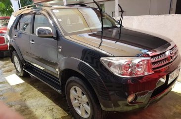 Selling Black Toyota Fortuner 2010 SUV in Biñan